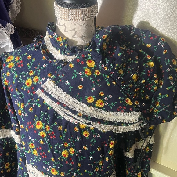💙Rare Vintage Handmade Blue Calico Cottagecore Prairie Dress Matching Bonnet - Picture 9 of 9